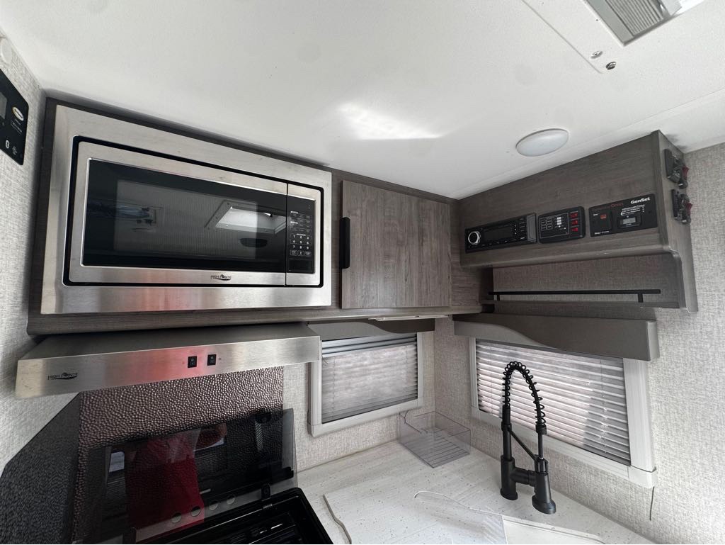 2022 Lance 975 Truck Camper