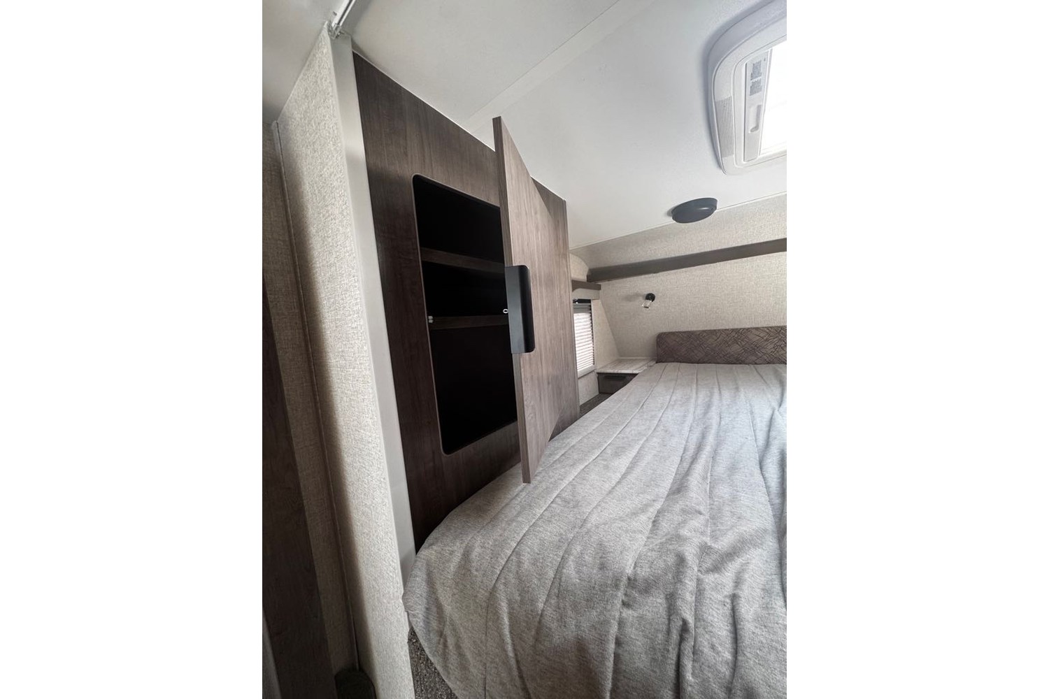 2022 Lance 975 Truck Camper