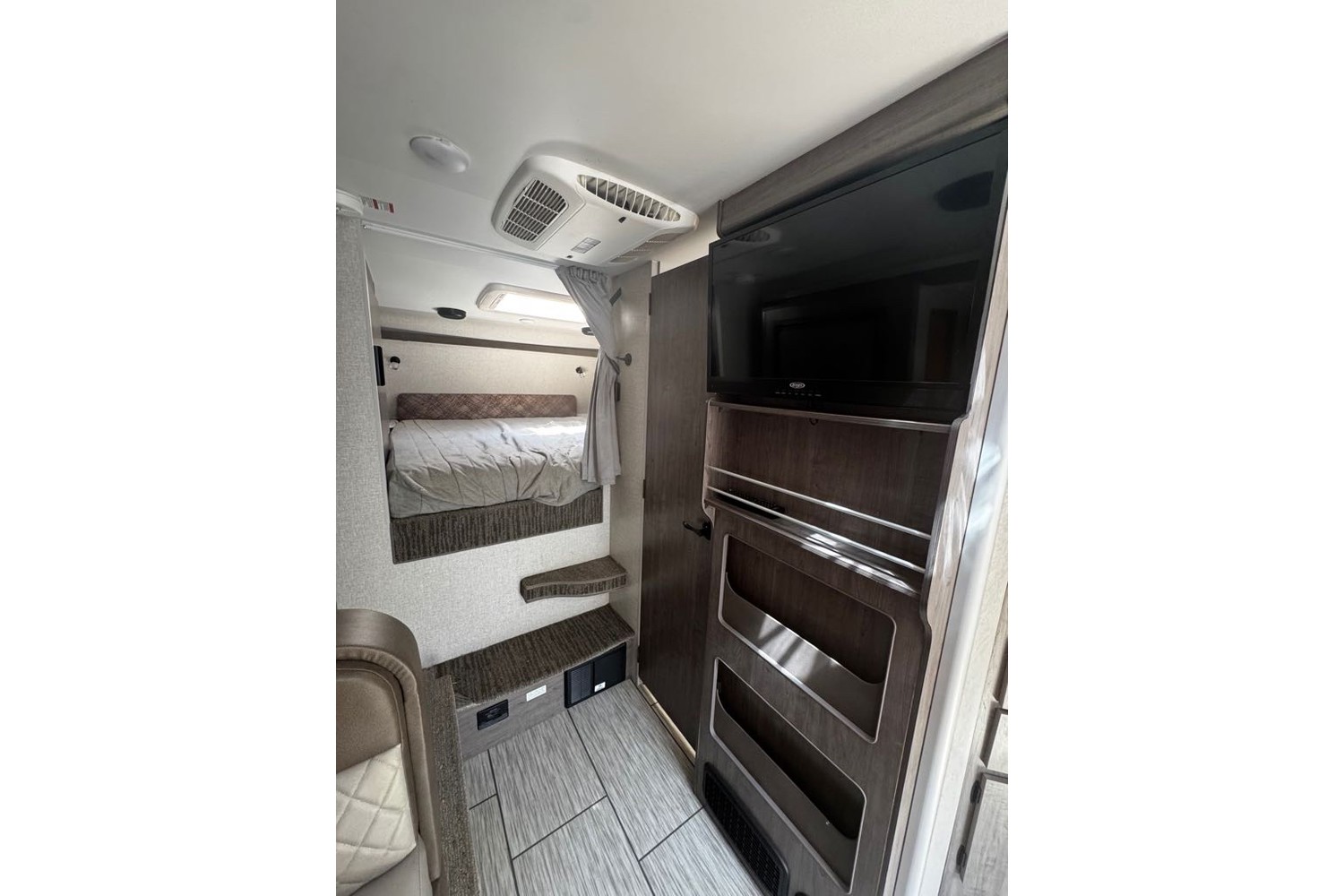 2022 Lance 975 Truck Camper