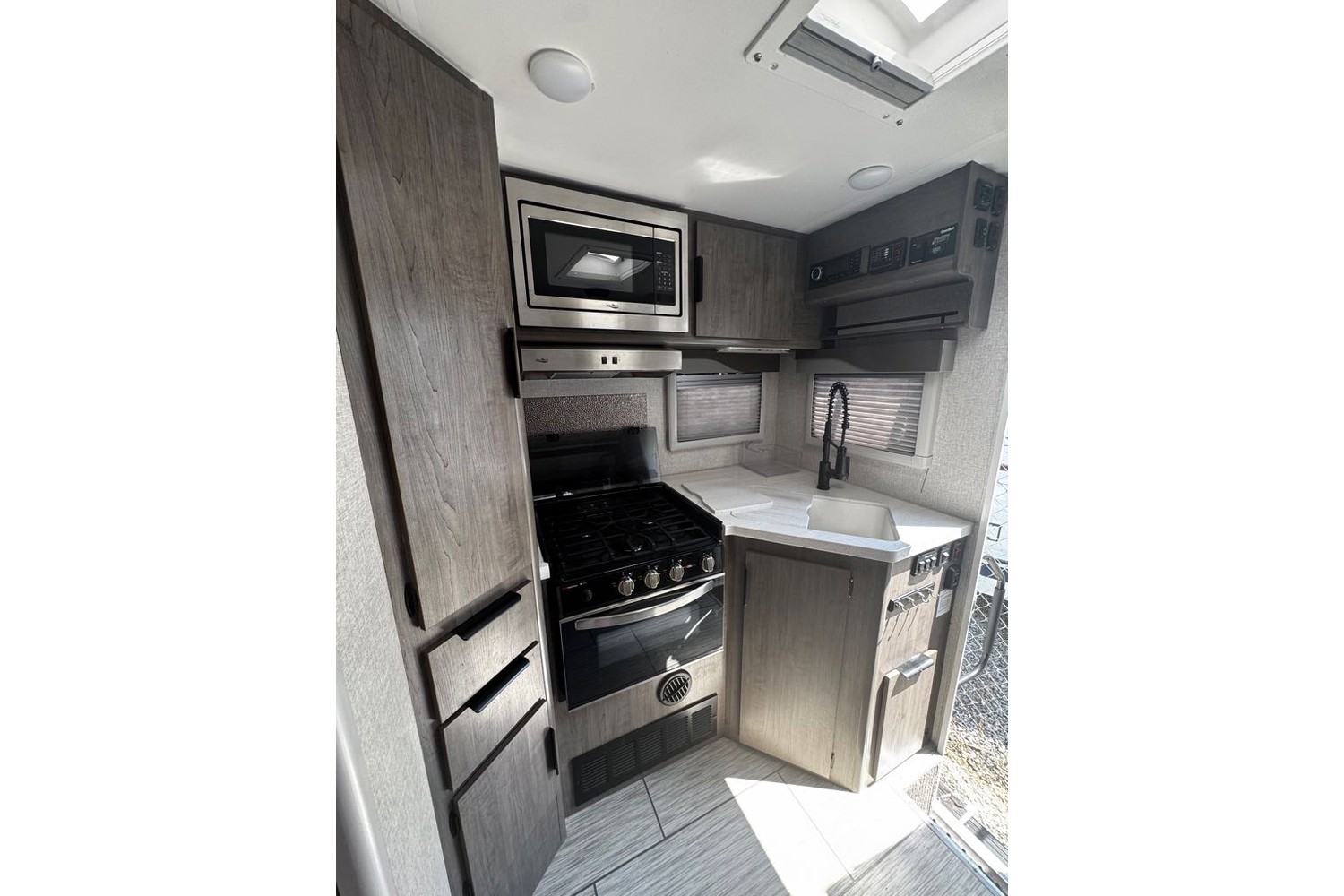 2022 Lance 975 Truck Camper