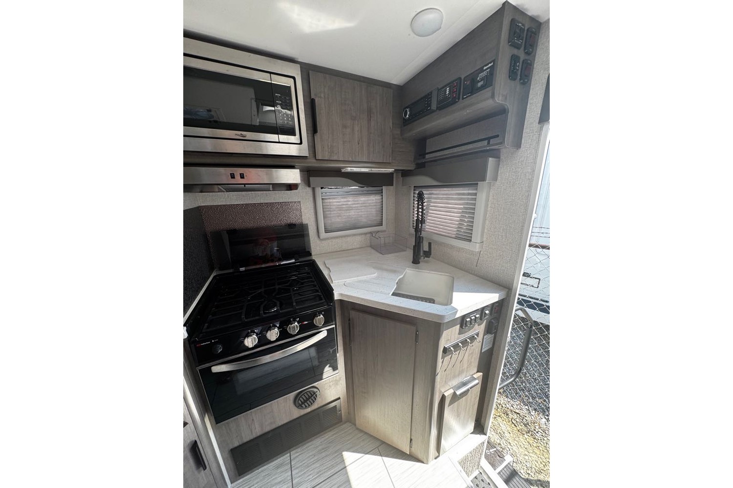 2022 Lance 975 Truck Camper