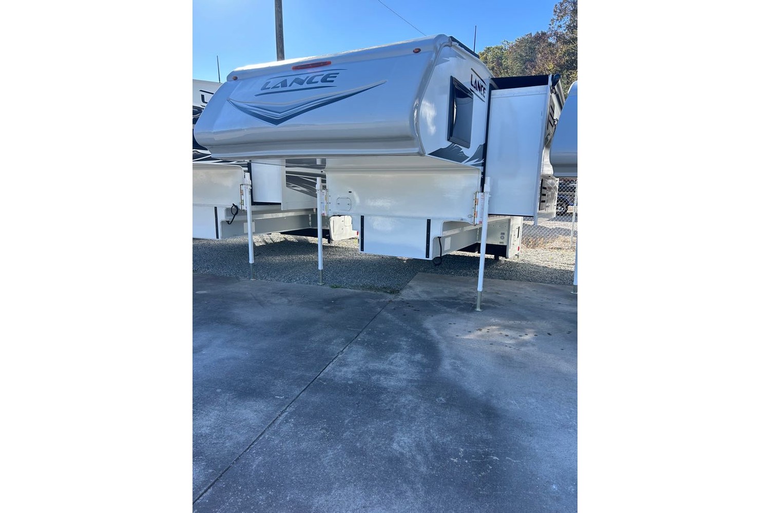 2026 Lance 1172 Truck Camper