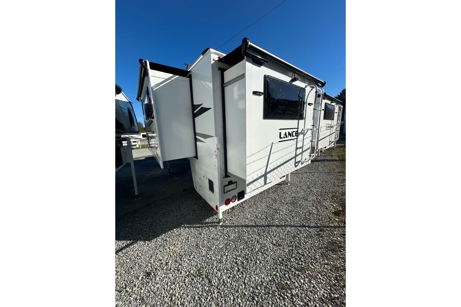 2026 Lance 1172 Truck Camper