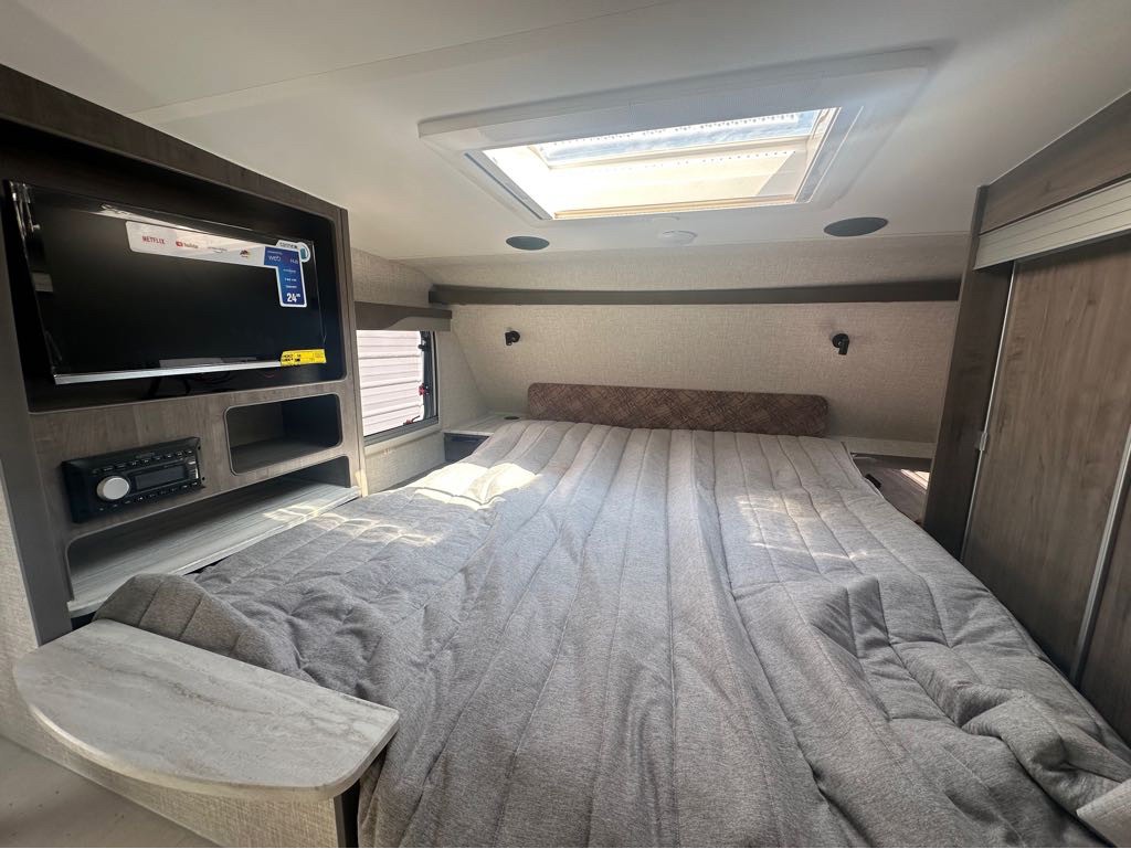 2026 Lance 960 Truck Camper Truck Camper