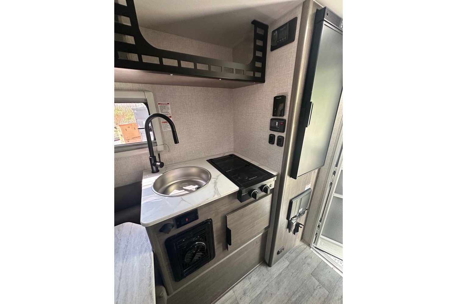 2026 Lance Truck Camper SQ610 Truck Camper