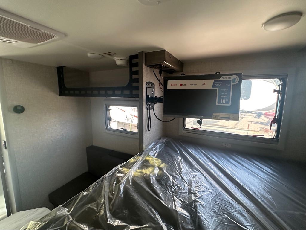 2026 Lance Truck Camper SQ610 Truck Camper