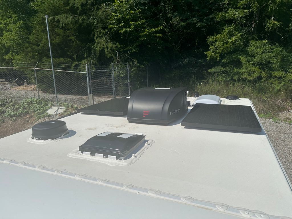 2026 Lance Truck Camper SQ610 Truck Camper