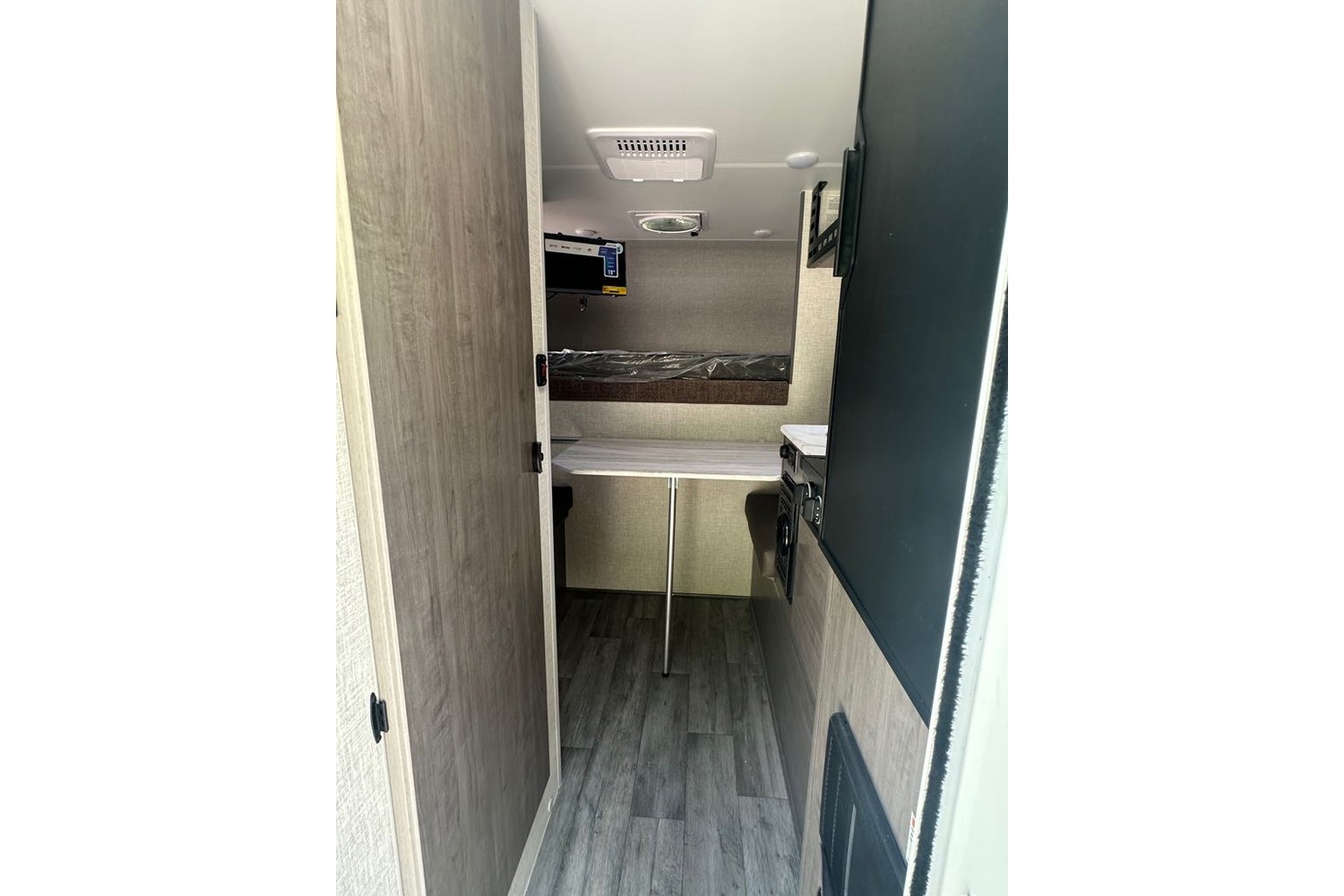 2026 Lance Truck Camper SQ610 Truck Camper