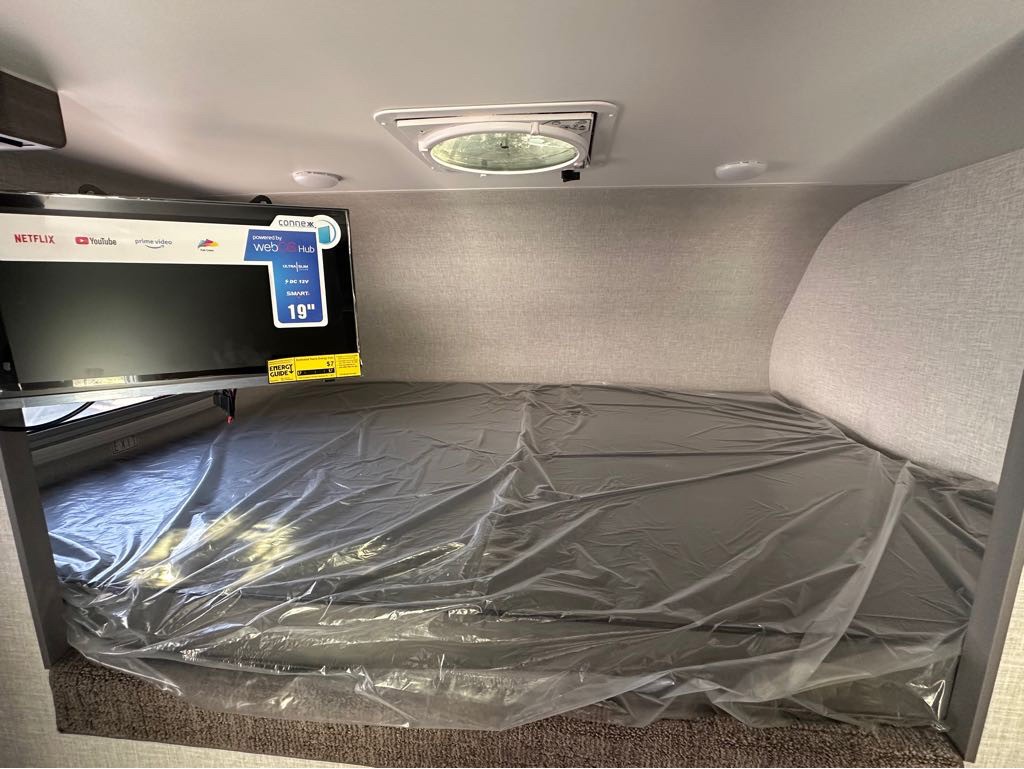 2026 Lance Truck Camper SQ610 Truck Camper