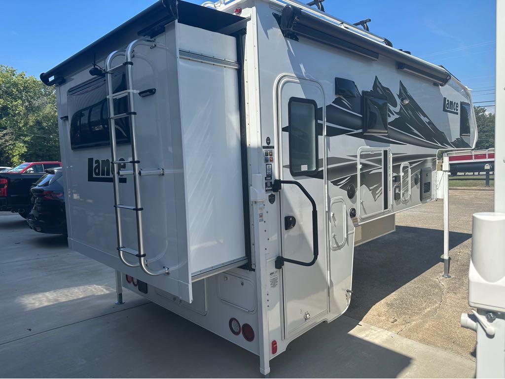 2027 Lance 1172 Truck Camper