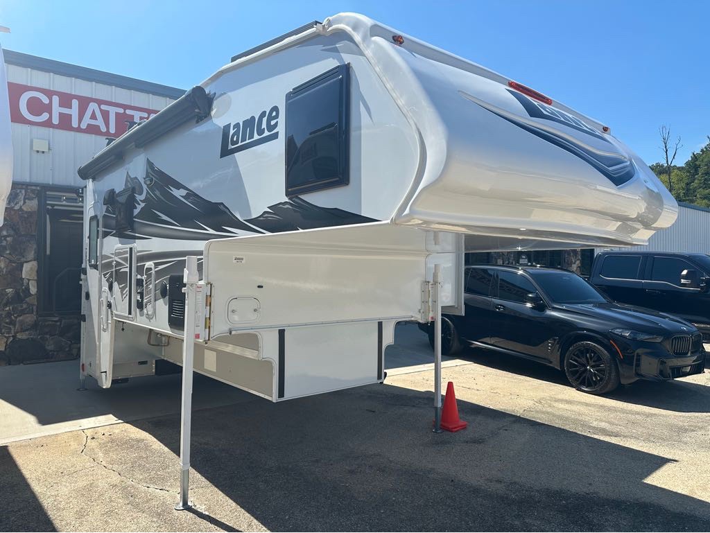 2027 Lance 1172 Truck Camper