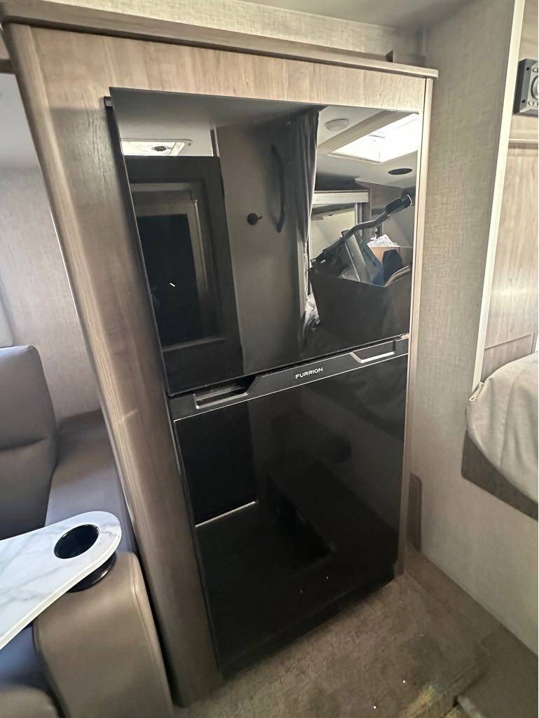 2027 Lance 1172 Truck Camper