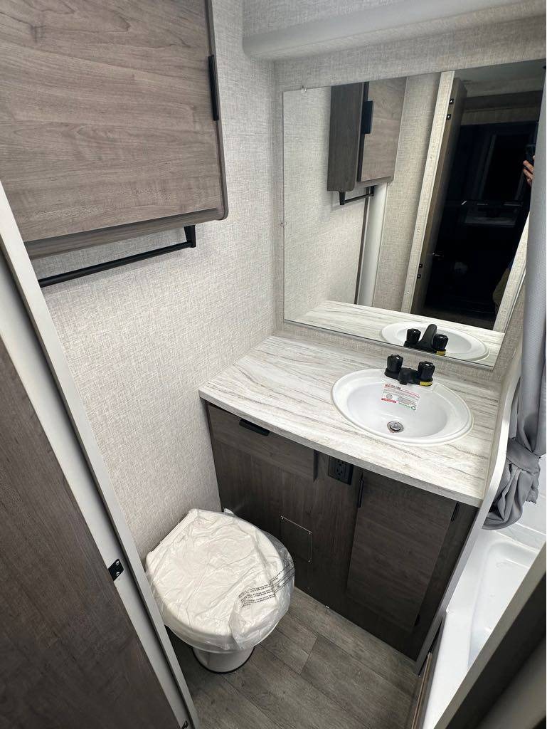 2027 Lance 1172 Truck Camper