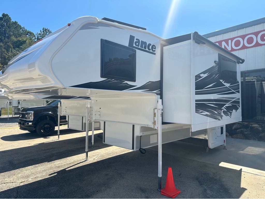 2027 Lance 1172 Truck Camper