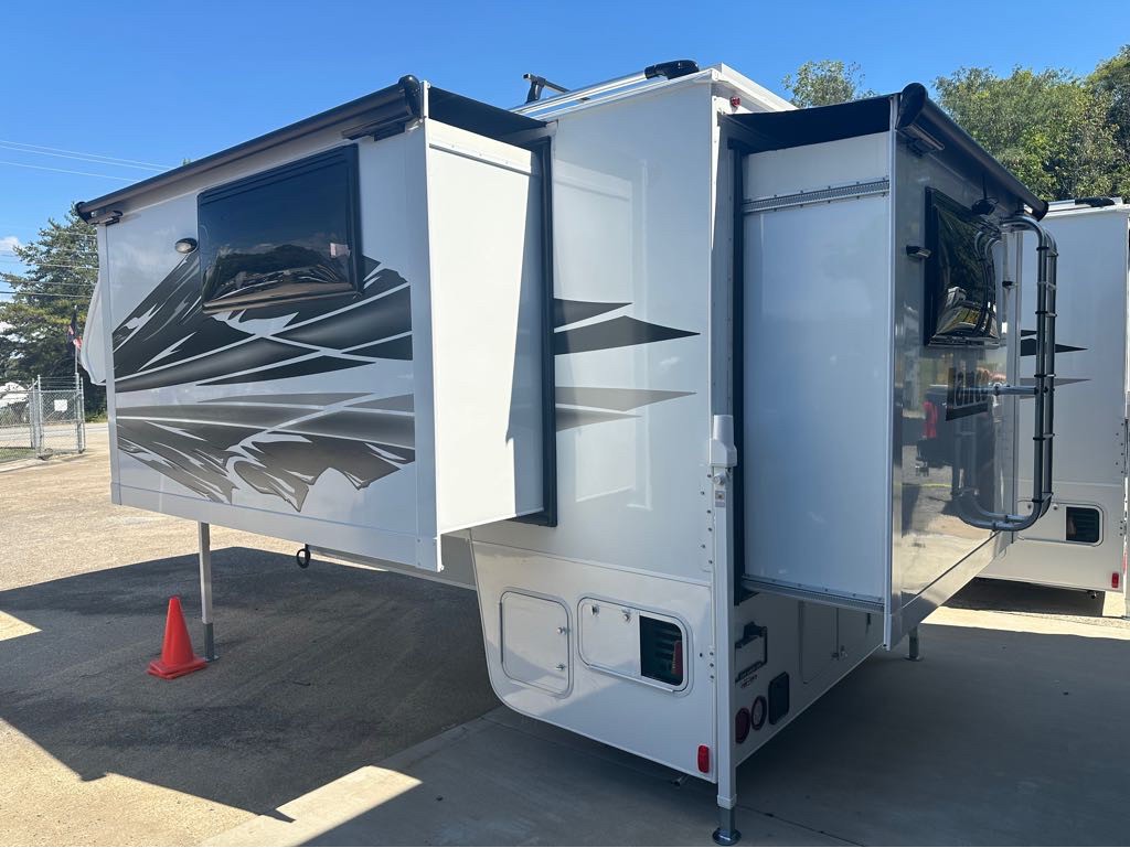 2027 Lance 1172 Truck Camper