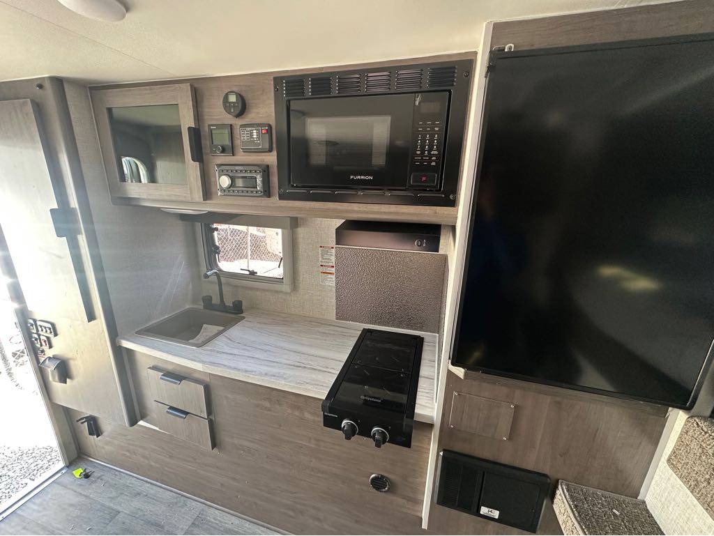 2027 Lance 825 Truck Camper
