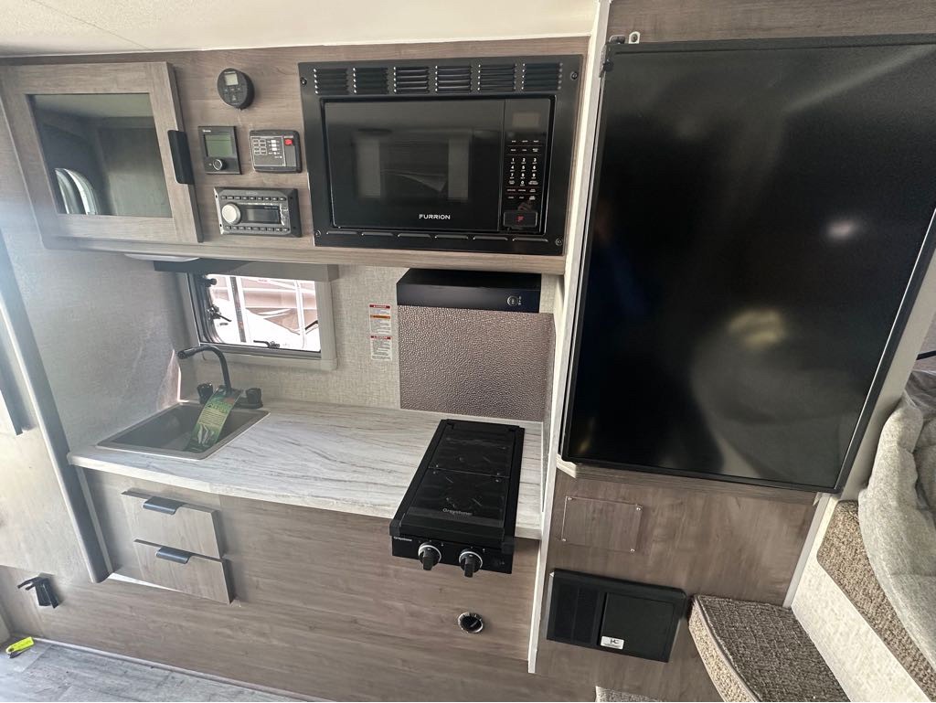 2027 Lance 825 Truck Camper