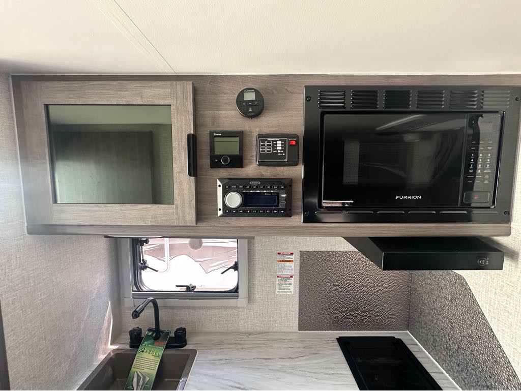 2027 Lance 825 Truck Camper