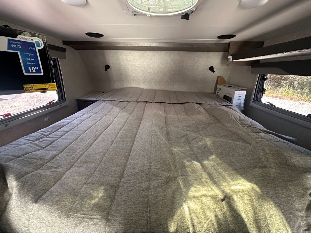 2027 Lance 825 Truck Camper