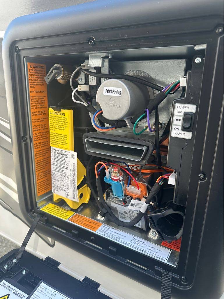 2027 Lance 855S Truck Camper
