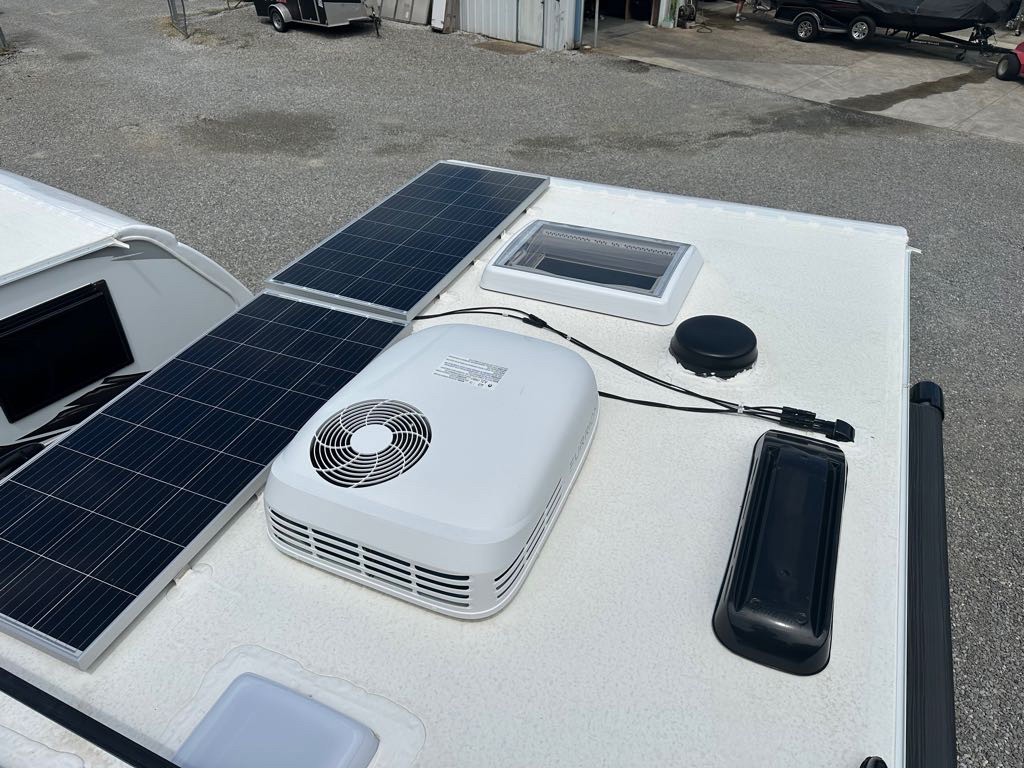 2027 Lance Truck Camper 850 Truck Camper