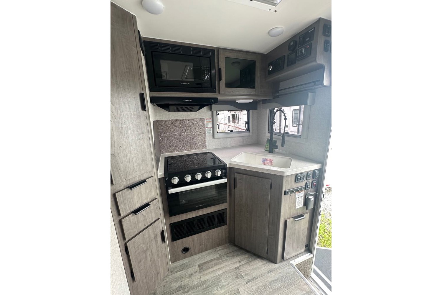 2027 Lance Truck Camper 975 Truck Camper