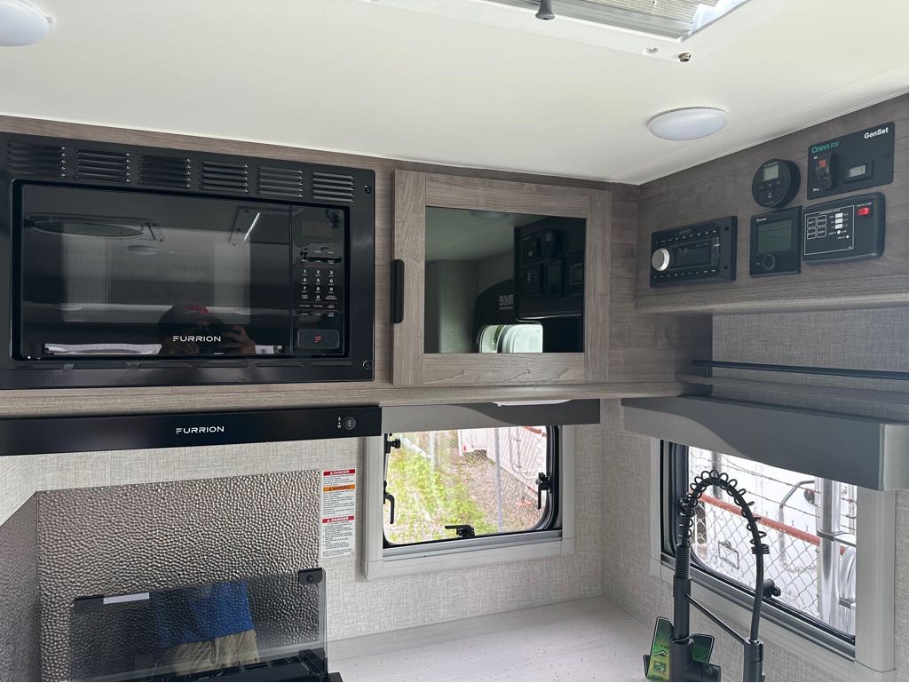 2027 Lance Truck Camper 975 Truck Camper