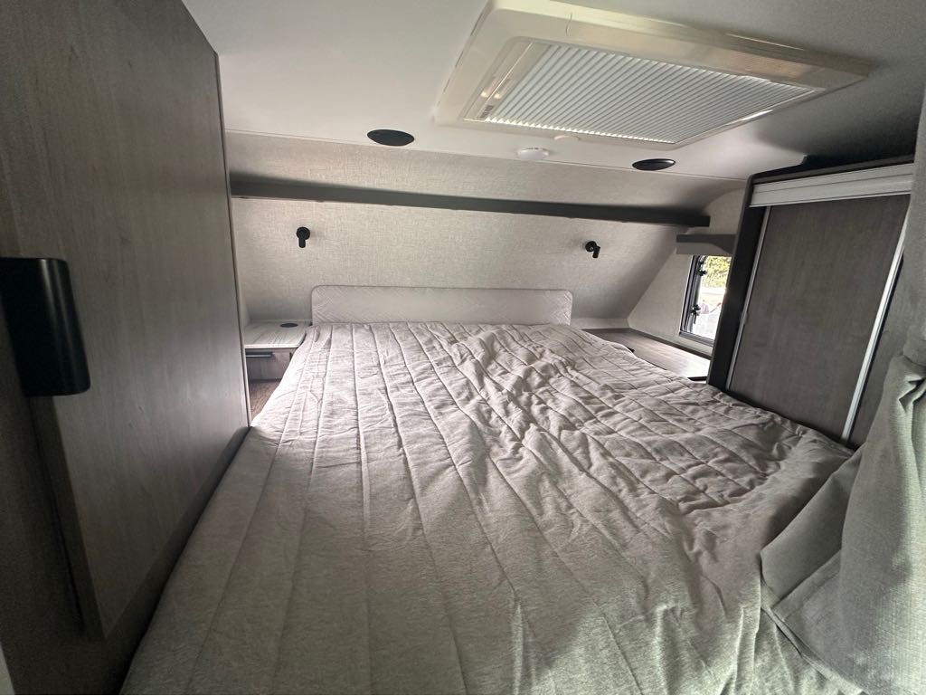 2027 Lance Truck Camper 975 Truck Camper