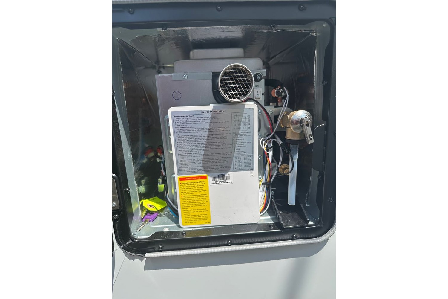 2027 Lance Truck Camper SQ610 Truck Camper