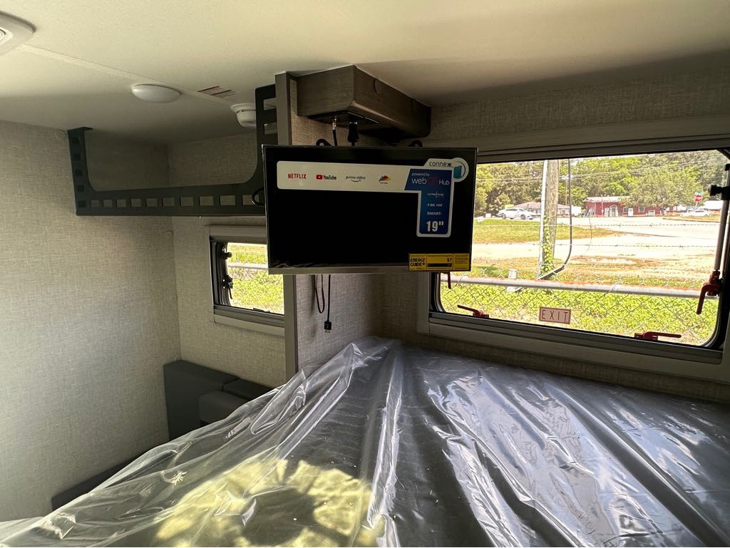 2027 Lance Truck Camper SQ610 Truck Camper