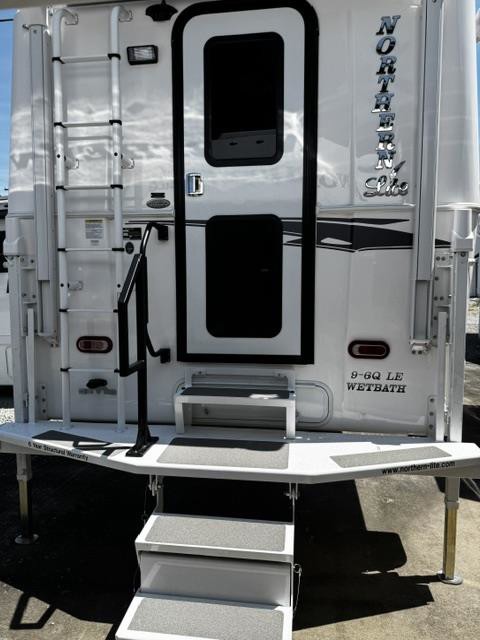 2027 Northern Lite 9-6 WB LE Truck Camper