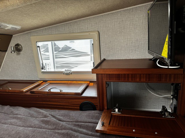 2027 Northern Lite 9-6 WB LE Truck Camper