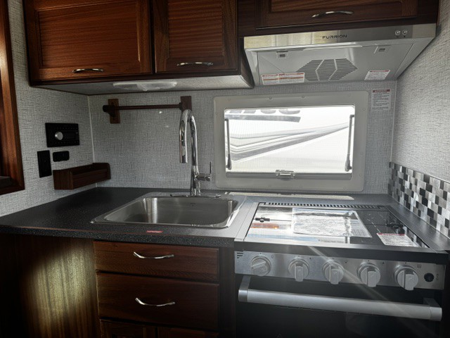 2027 Northern Lite 9-6 WB LE Truck Camper