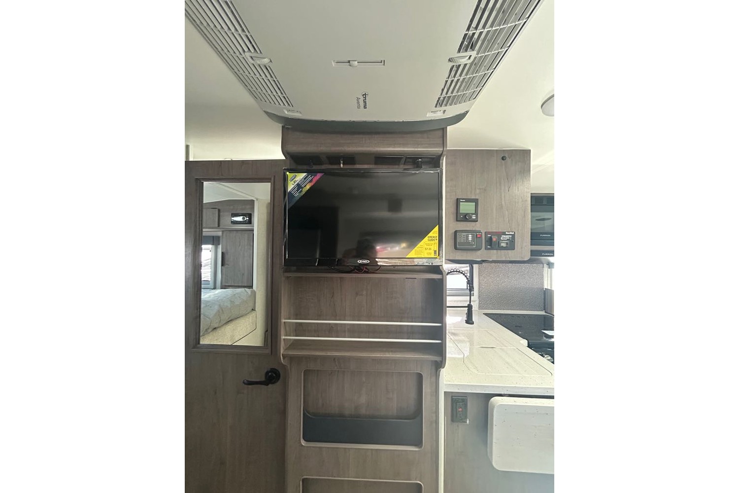 2026 Lance 1172 Truck Camper