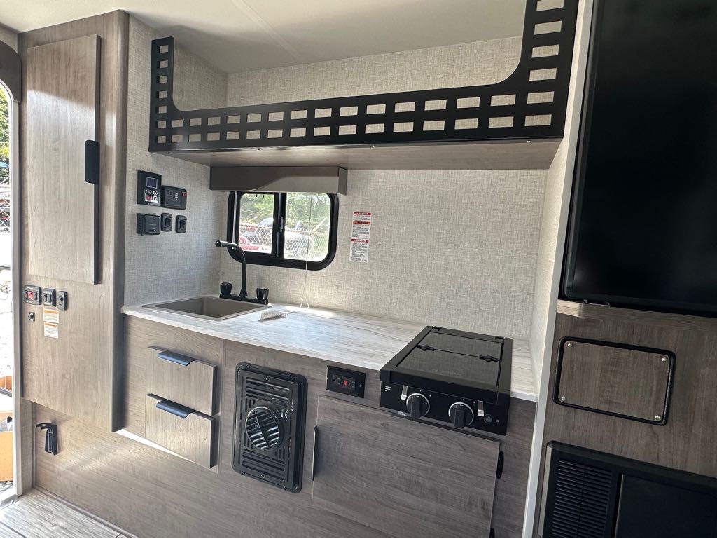 2026 Lance SQ825 Truck Camper Truck Camper