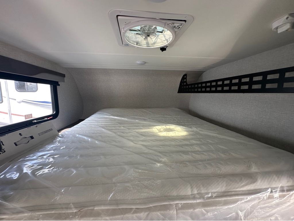 2026 Lance SQ825 Truck Camper Truck Camper