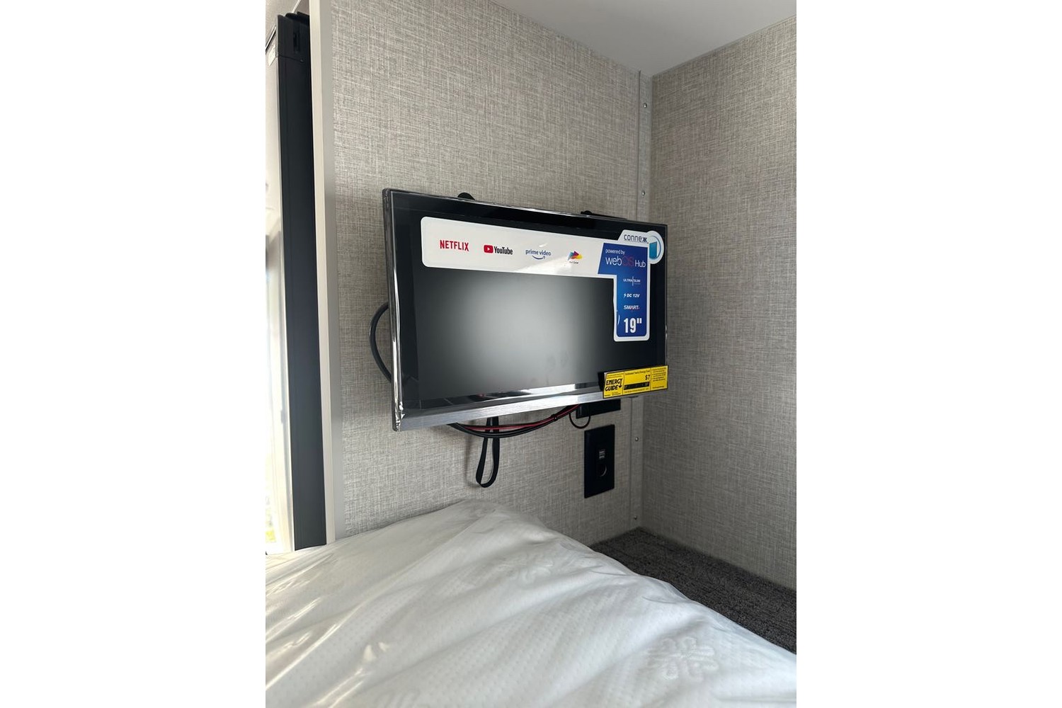2026 Lance SQ825 Truck Camper Truck Camper