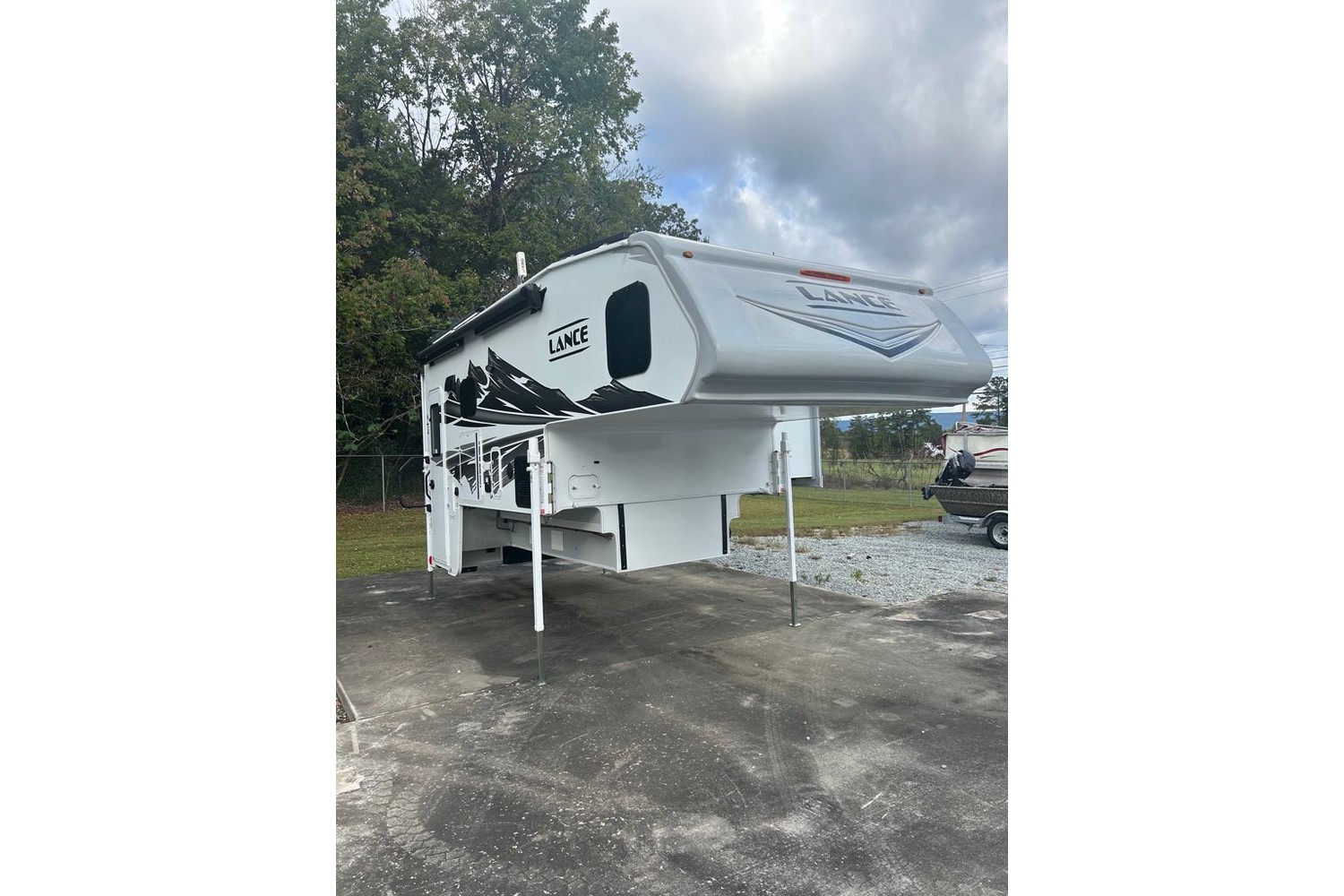 2026 Lance 1172 Truck Camper