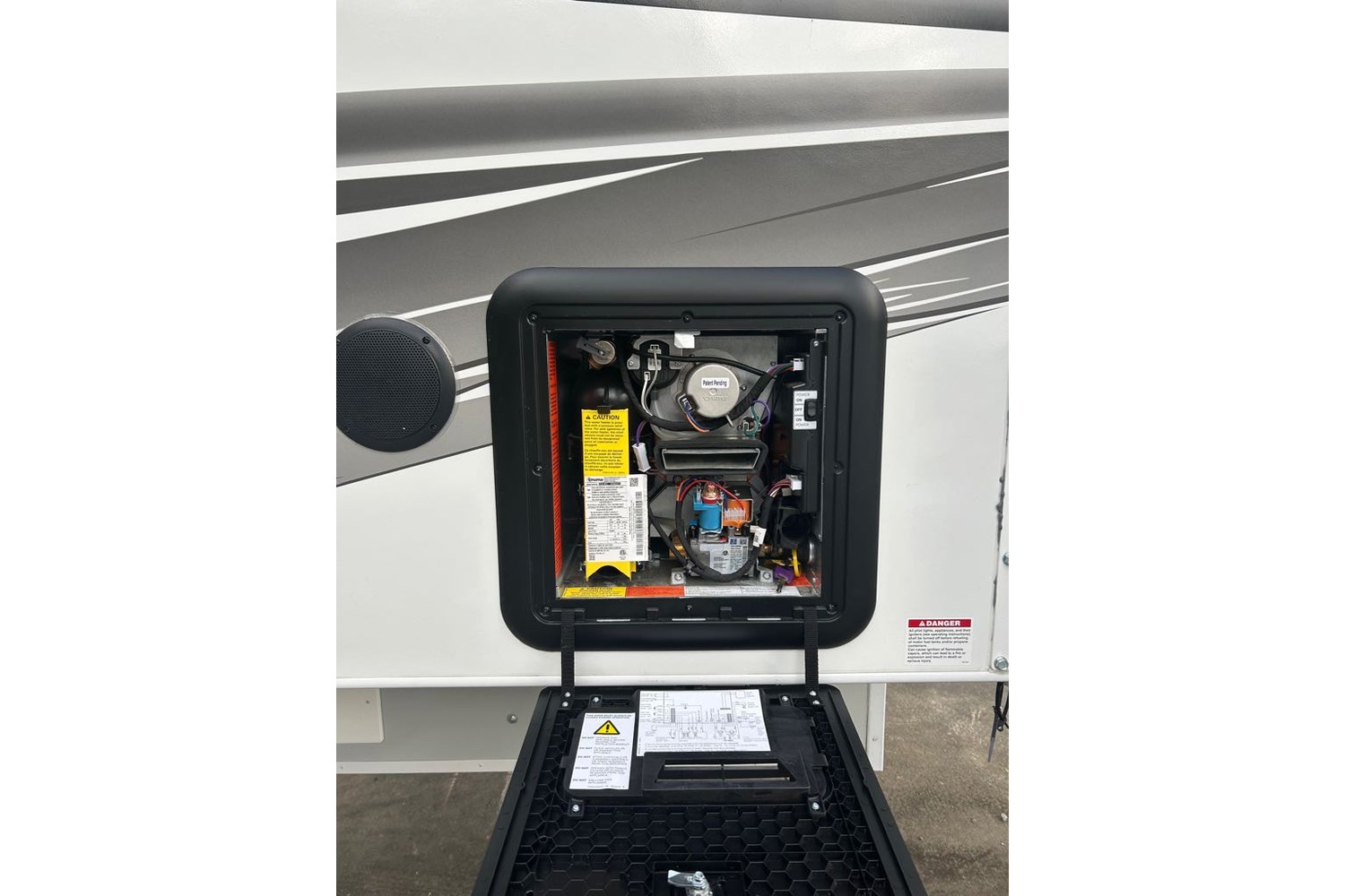 2026 Lance 1172 Truck Camper