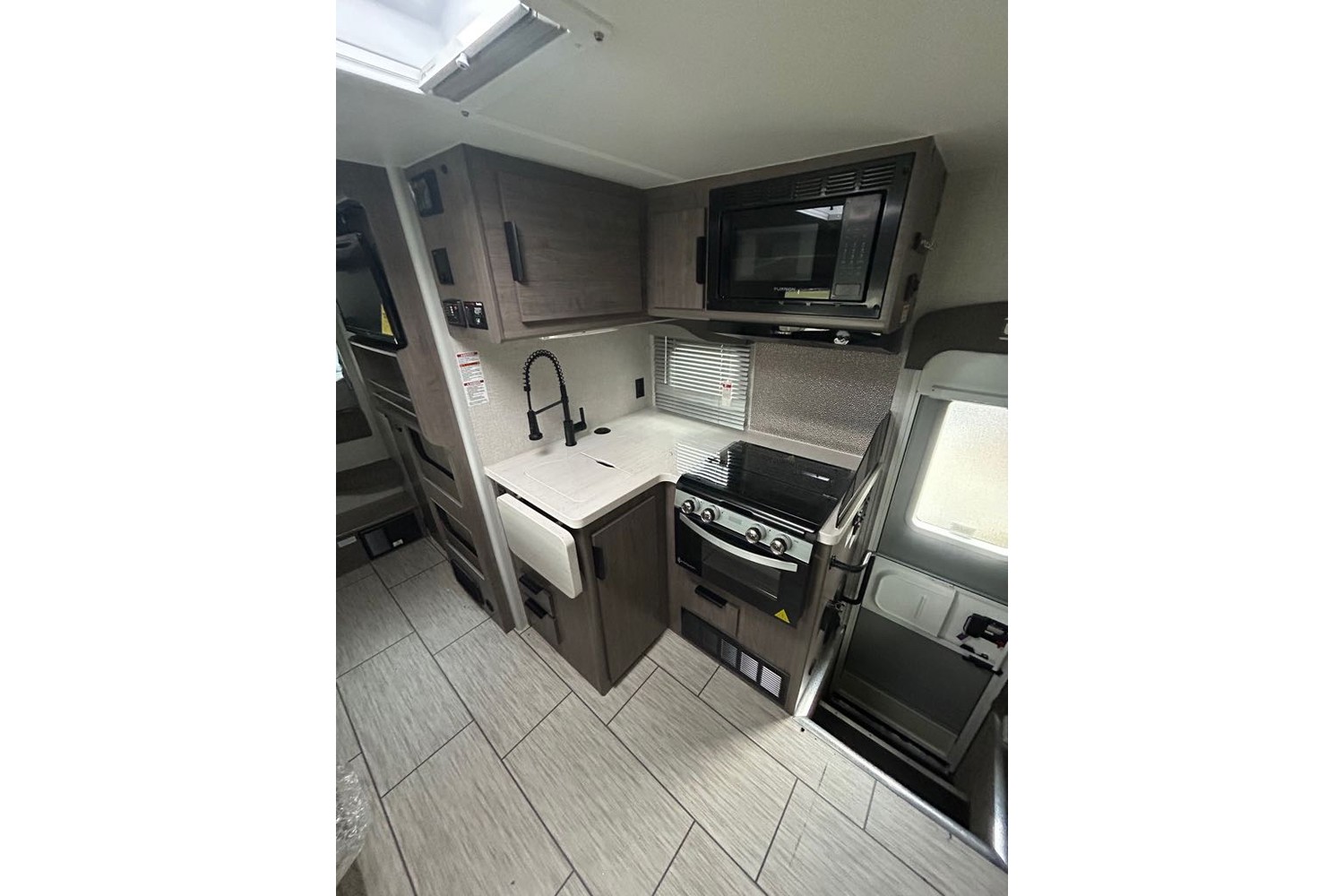 2026 Lance 1172 Truck Camper