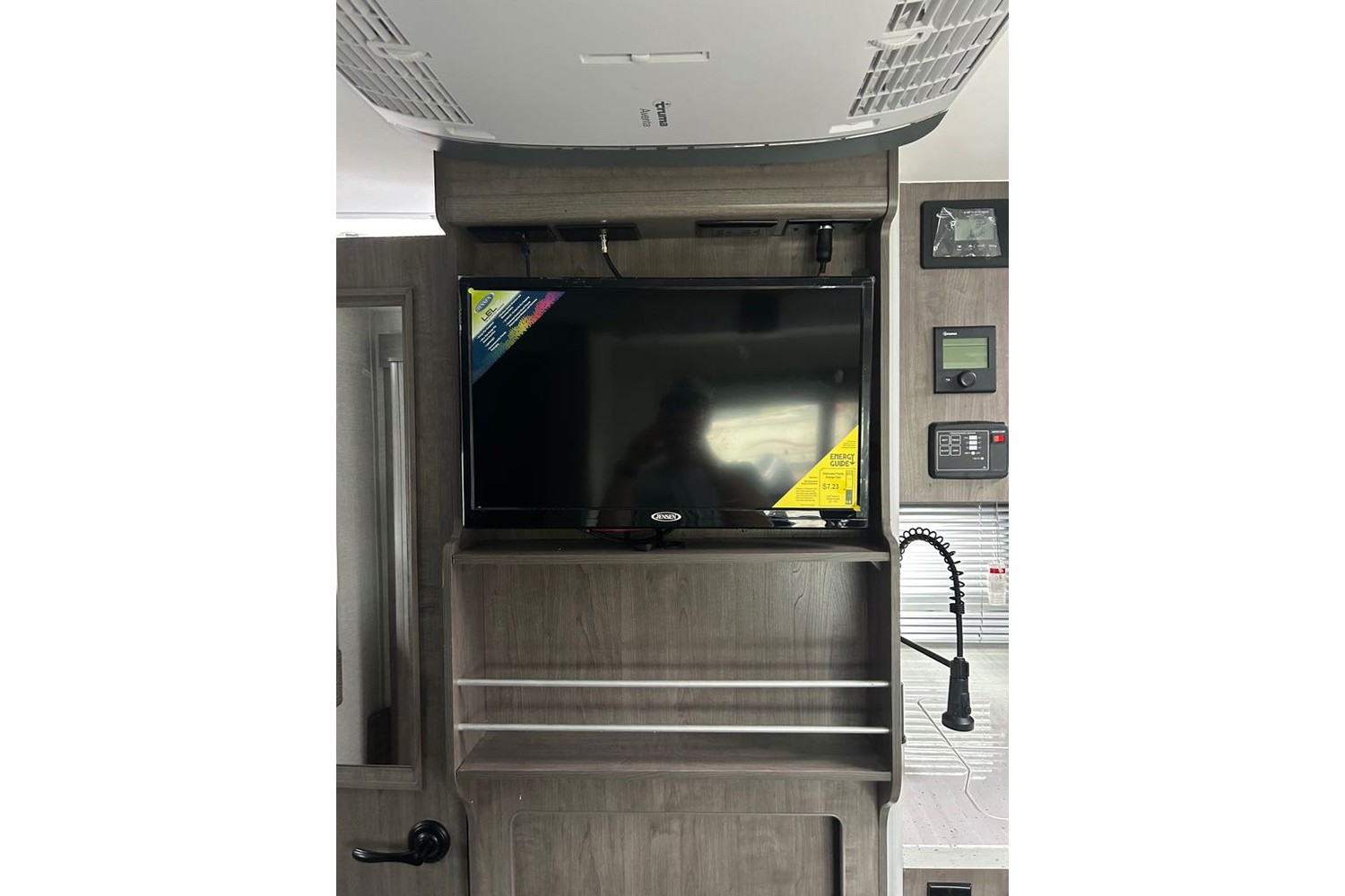 2026 Lance 1172 Truck Camper