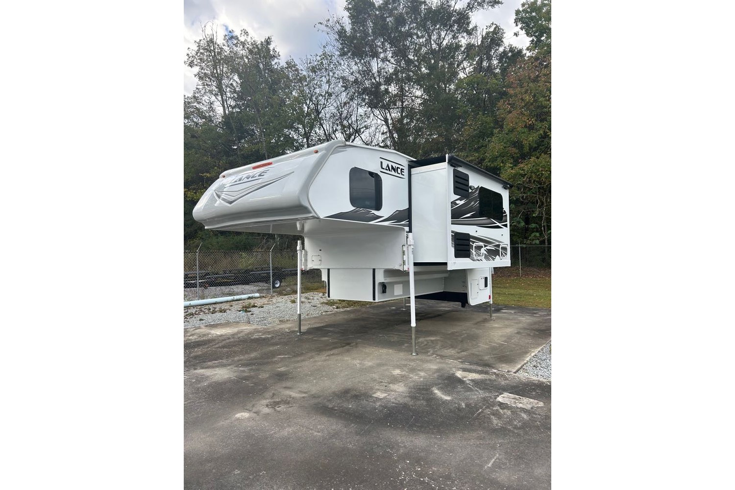 2026 Lance 1172 Truck Camper