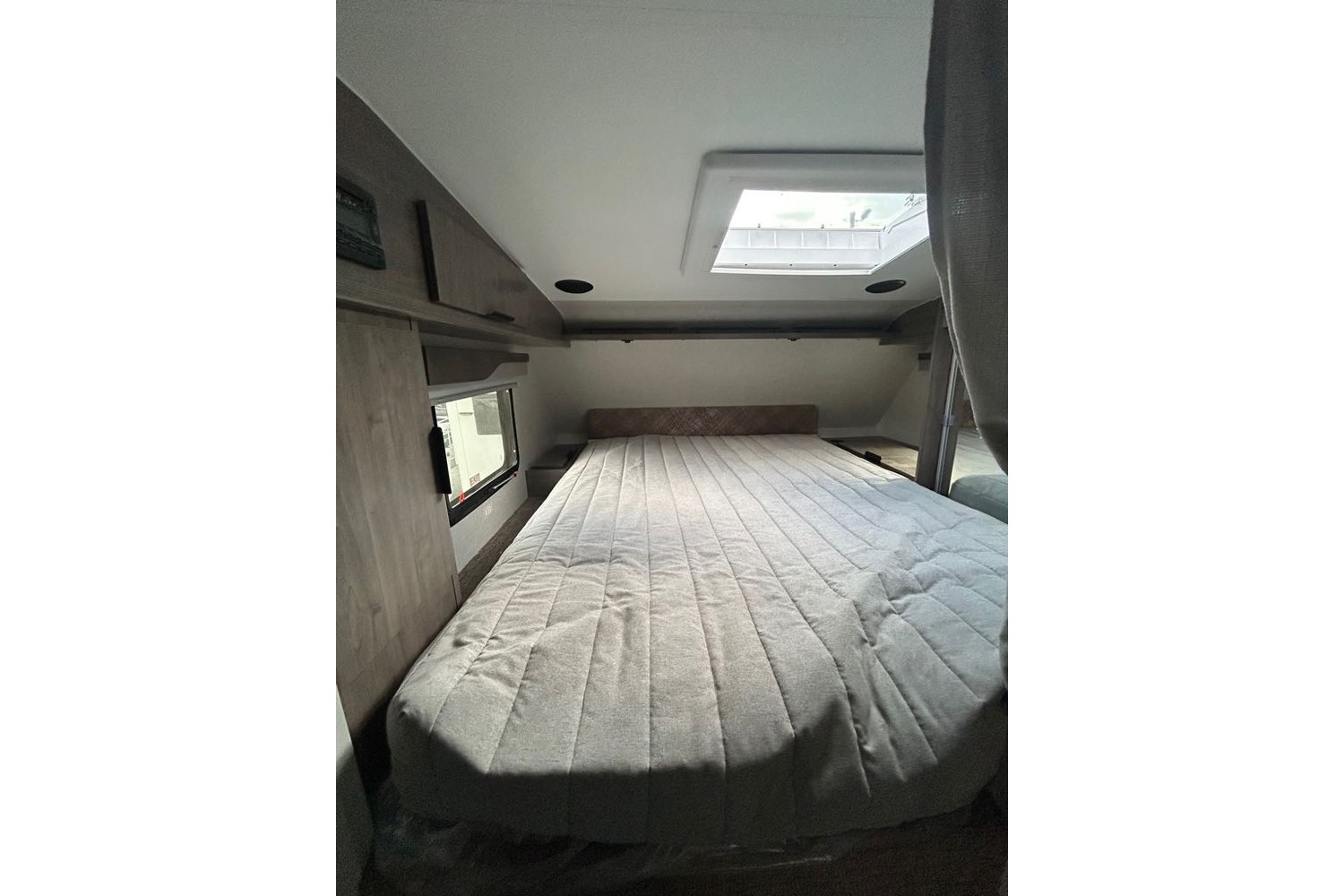 2026 Lance 1172 Truck Camper