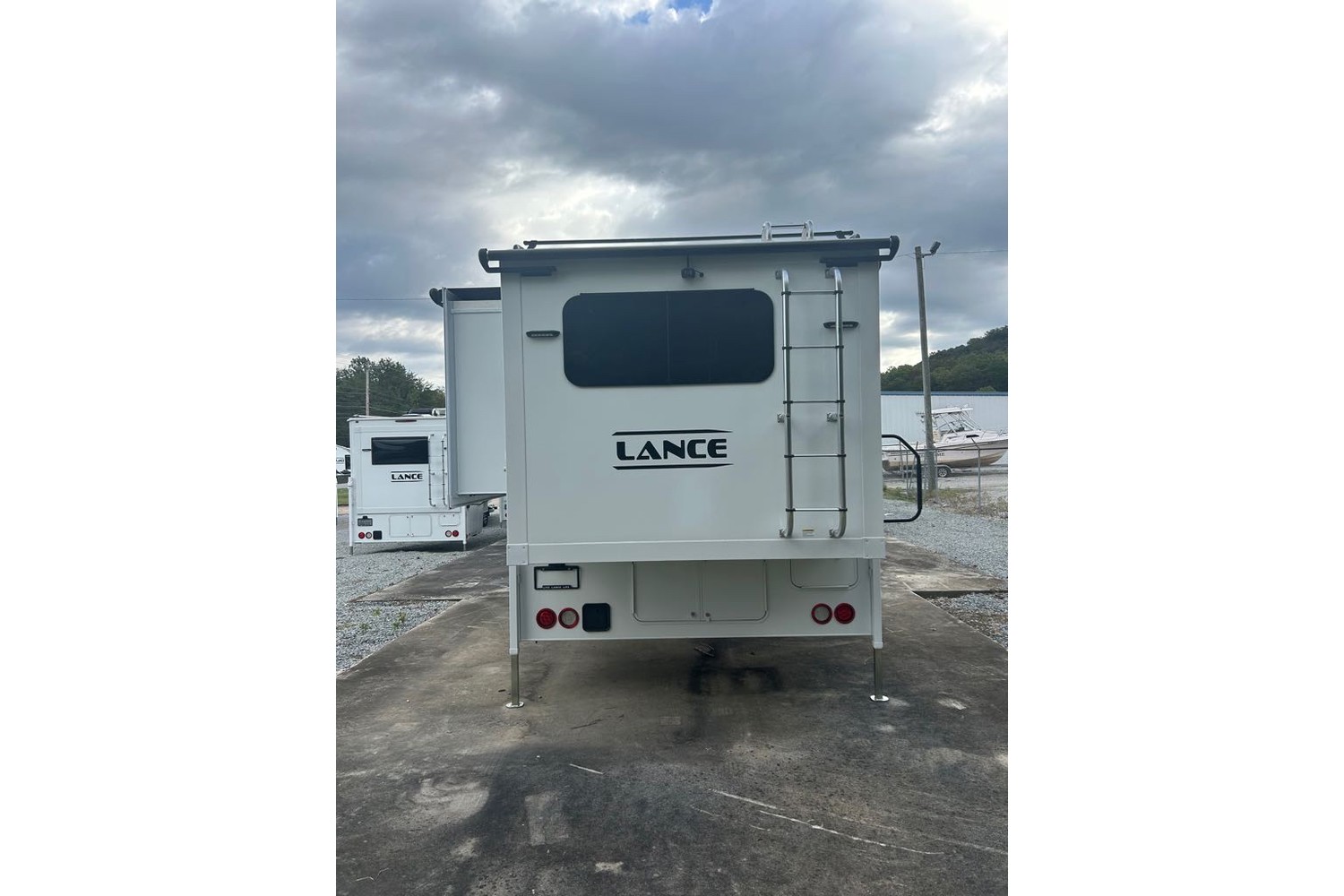 2026 Lance 1172 Truck Camper