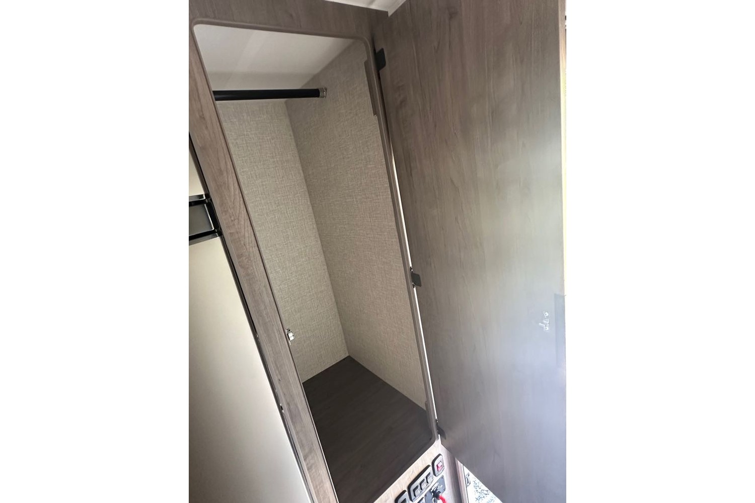 2026 Lance 960 Truck Camper Truck Camper