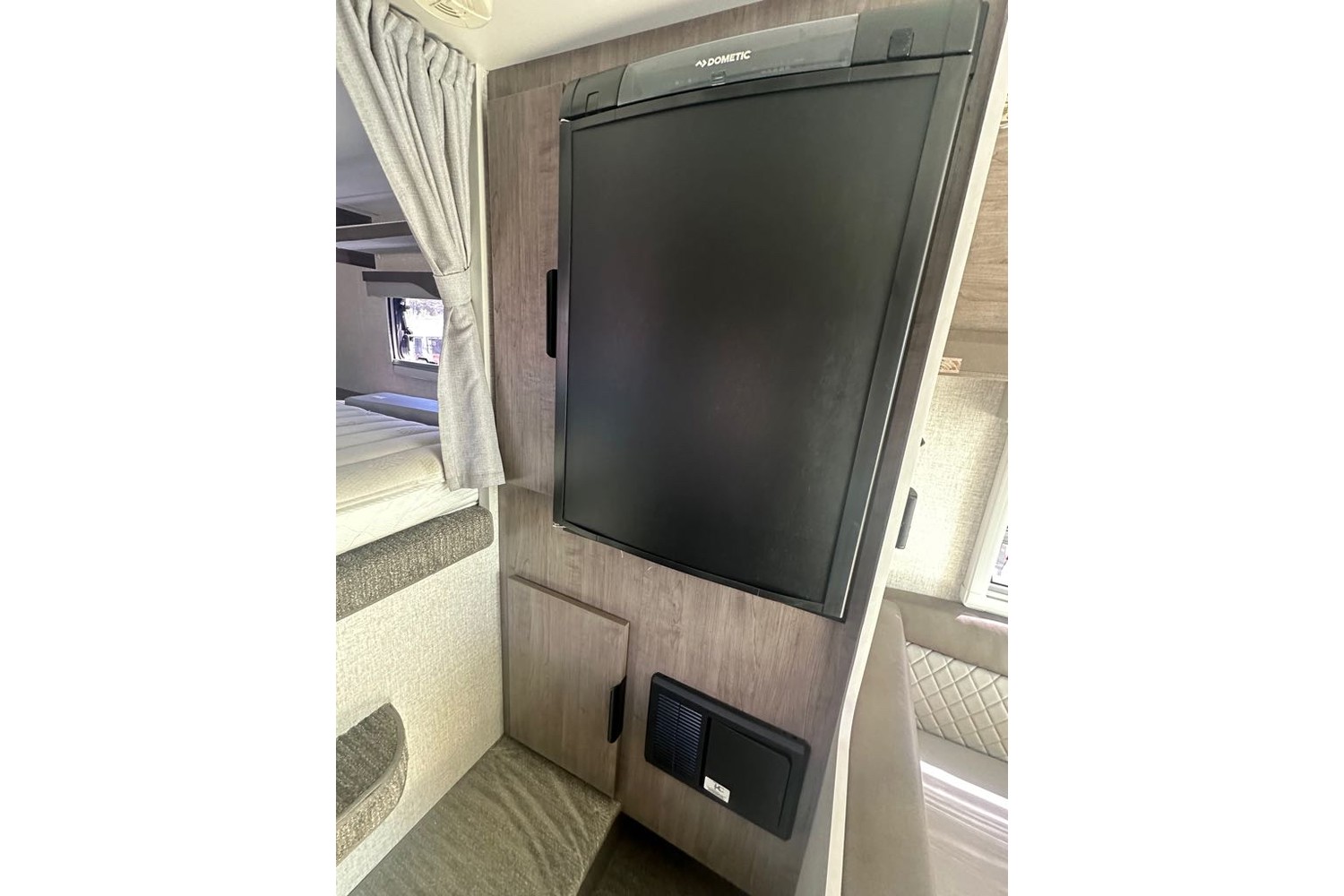 2023 Lance 865 Truck Camper