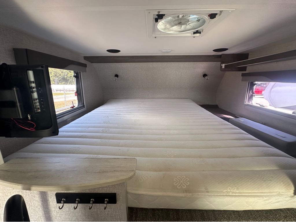 2023 Lance 865 Truck Camper